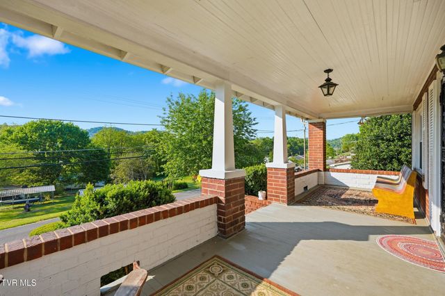 251 Charleston Street, Weber City, VA 24290