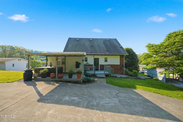 251 Charleston Street, Weber City, VA 24290