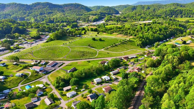 251 Charleston Street, Weber City, VA 24290