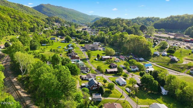 251 Charleston Street, Weber City, VA 24290