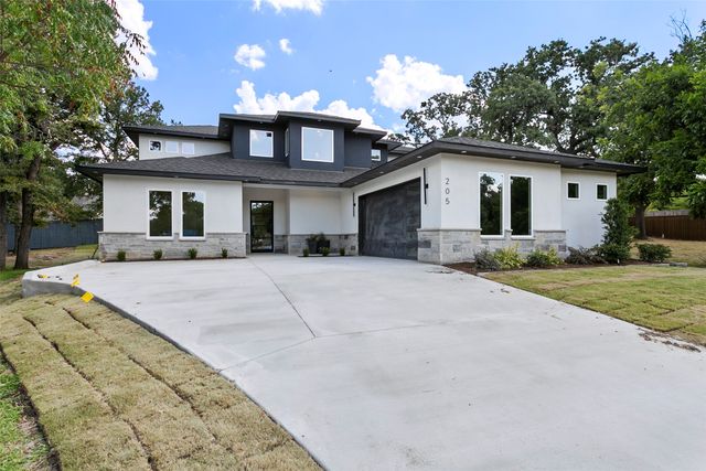 205 Familia Court, Azle, TX 76020