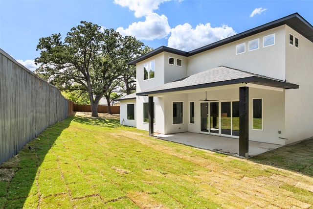 205 Familia Court, Azle, TX 76020