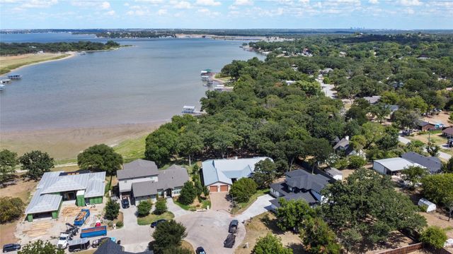 205 Familia Court, Azle, TX 76020