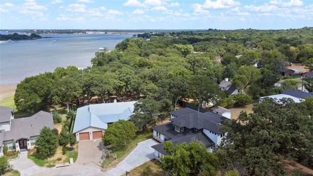 205 Familia Court, Azle, TX 76020