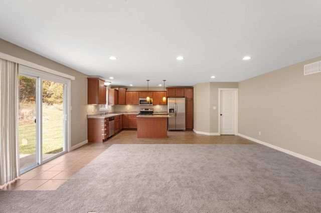 2058 HASTINGS RD, Jefferson City, MO 65109