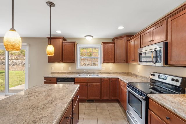 2058 HASTINGS RD, Jefferson City, MO 65109