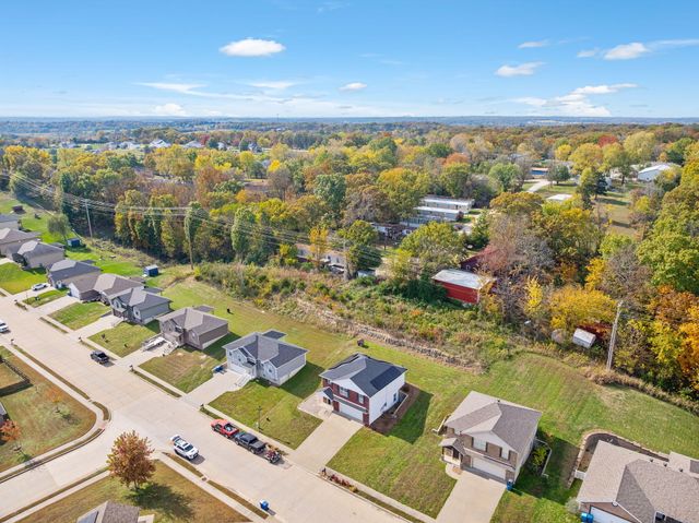 2058 HASTINGS RD, Jefferson City, MO 65109