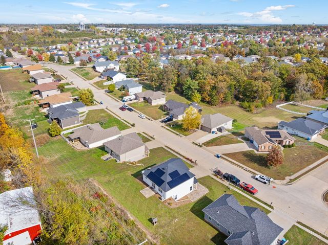 2058 HASTINGS RD, Jefferson City, MO 65109