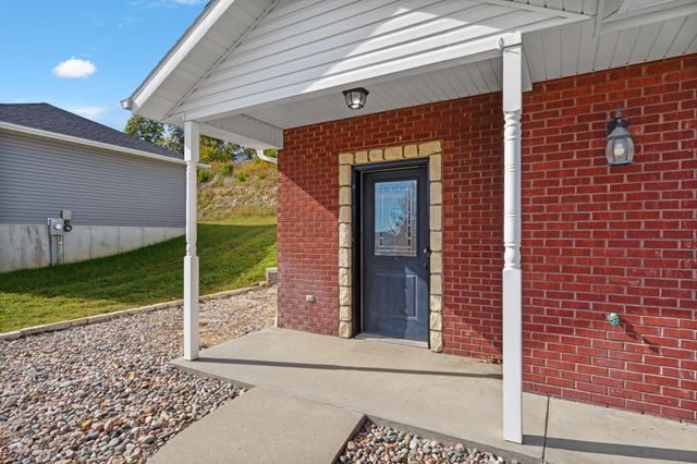 2058 HASTINGS RD, Jefferson City, MO 65109