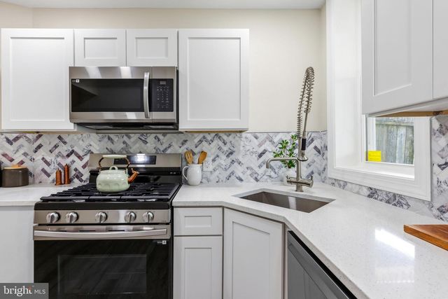 2723 HAMPDEN AVE, Baltimore, MD 21211
