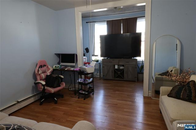 617 8th Street, Newark, NJ 07107