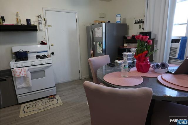 617 8th Street, Newark, NJ 07107