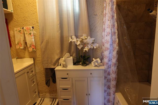 617 8th Street, Newark, NJ 07107