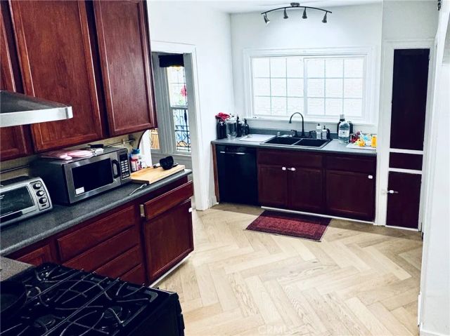 3034 Edgehill Drive, Los Angeles, CA 90018