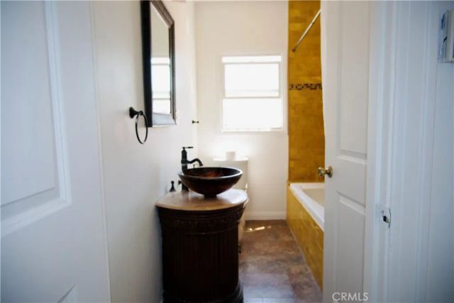 3034 Edgehill Drive, Los Angeles, CA 90018