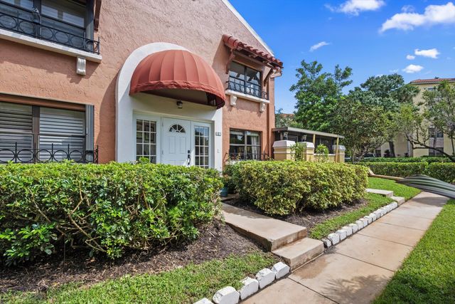 24 Uno Lago Drive, Juno Beach, FL 33408