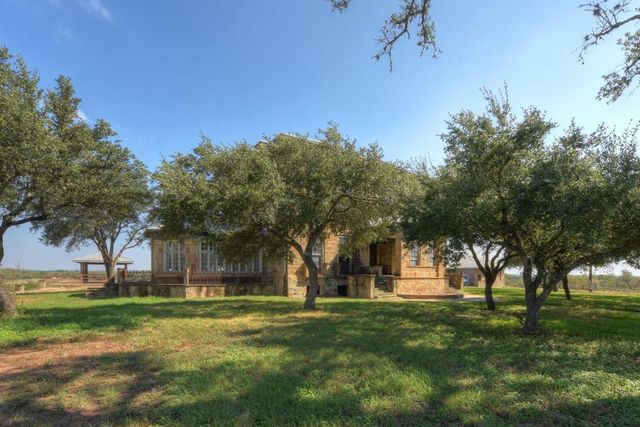 6887 Von Ormy Road, Von Ormy, TX 78073