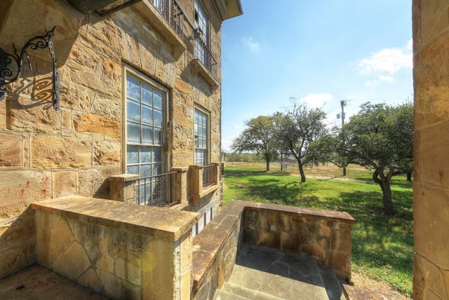 6887 Von Ormy Road, Von Ormy, TX 78073
