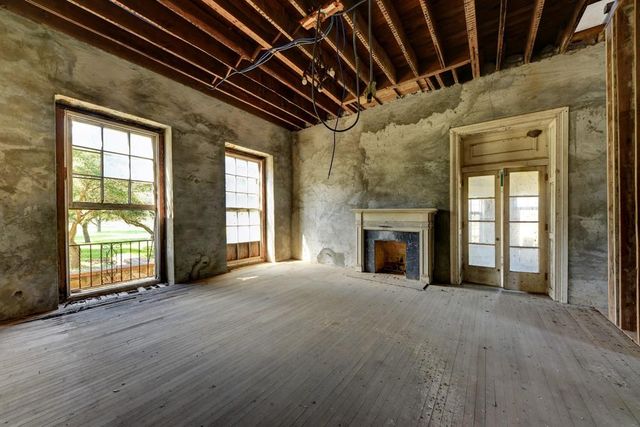 6887 Von Ormy Road, Von Ormy, TX 78073