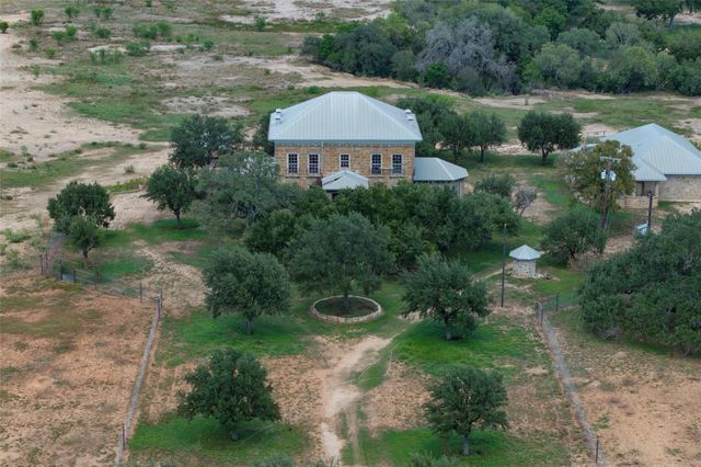 6887 Von Ormy Road, Von Ormy, TX 78073