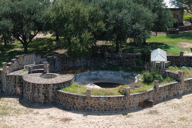 6887 Von Ormy Road, Von Ormy, TX 78073