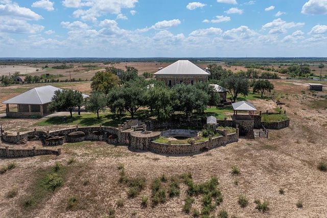 6887 Von Ormy Road, Von Ormy, TX 78073