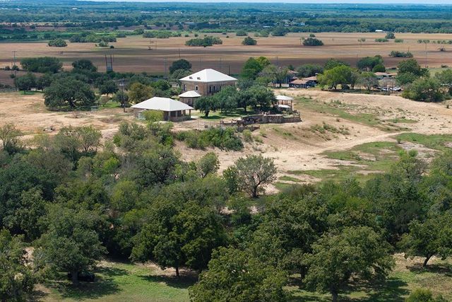 6887 Von Ormy Road, Von Ormy, TX 78073
