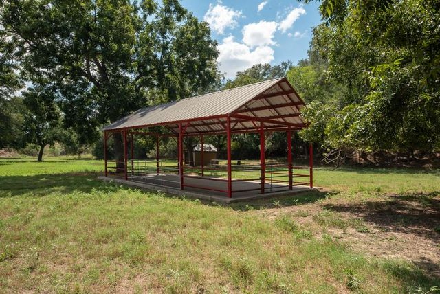 6887 Von Ormy Road, Von Ormy, TX 78073