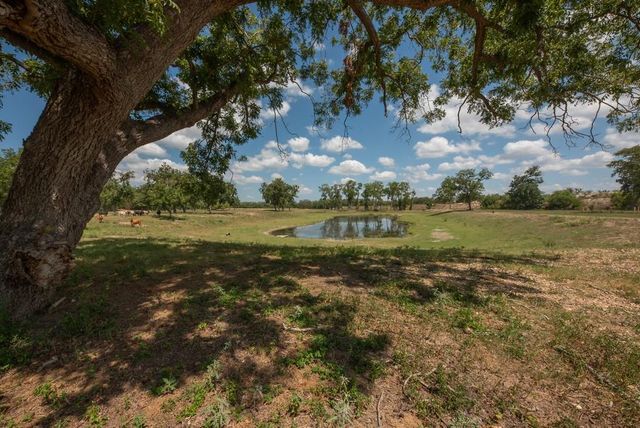 6887 Von Ormy Road, Von Ormy, TX 78073
