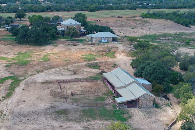 6887 Von Ormy Road, Von Ormy, TX 78073