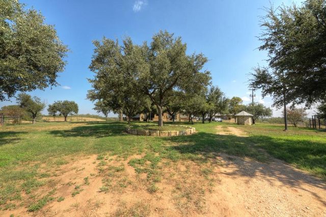 6887 Von Ormy Road, Von Ormy, TX 78073