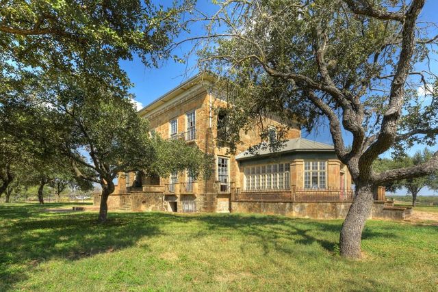 6887 Von Ormy Road, Von Ormy, TX 78073