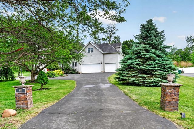 12 Loosestrife Drive, Hopewell Junction, NY 12533