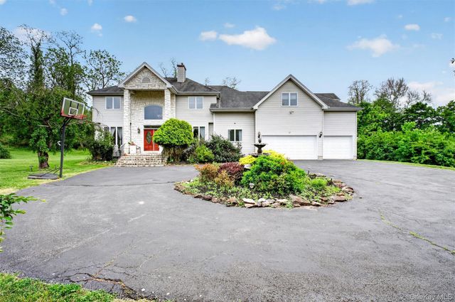 12 Loosestrife Drive, Hopewell Junction, NY 12533