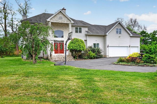 12 Loosestrife Drive, Hopewell Junction, NY 12533