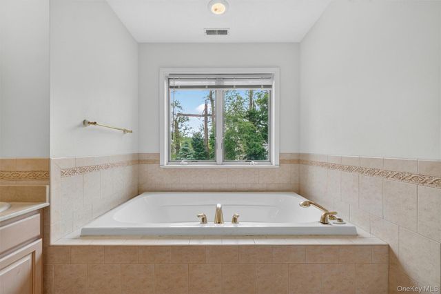 12 Loosestrife Drive, Hopewell Junction, NY 12533