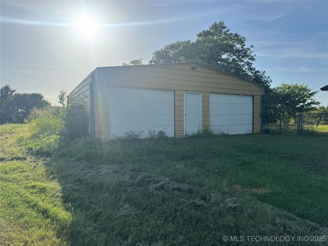 419000 E 1110 Road, Checotah, OK 74426