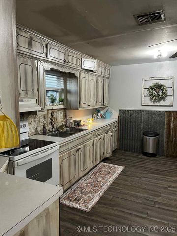 419000 E 1110 Road, Checotah, OK 74426
