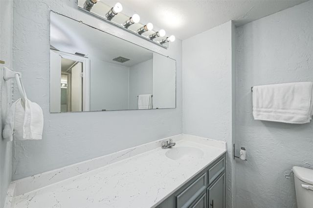 10188 Beekman Place Drive, Houston, TX 77043