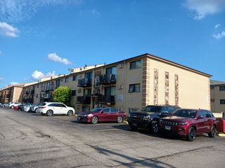 5113 N East River Road 3K, Chicago, IL 60656