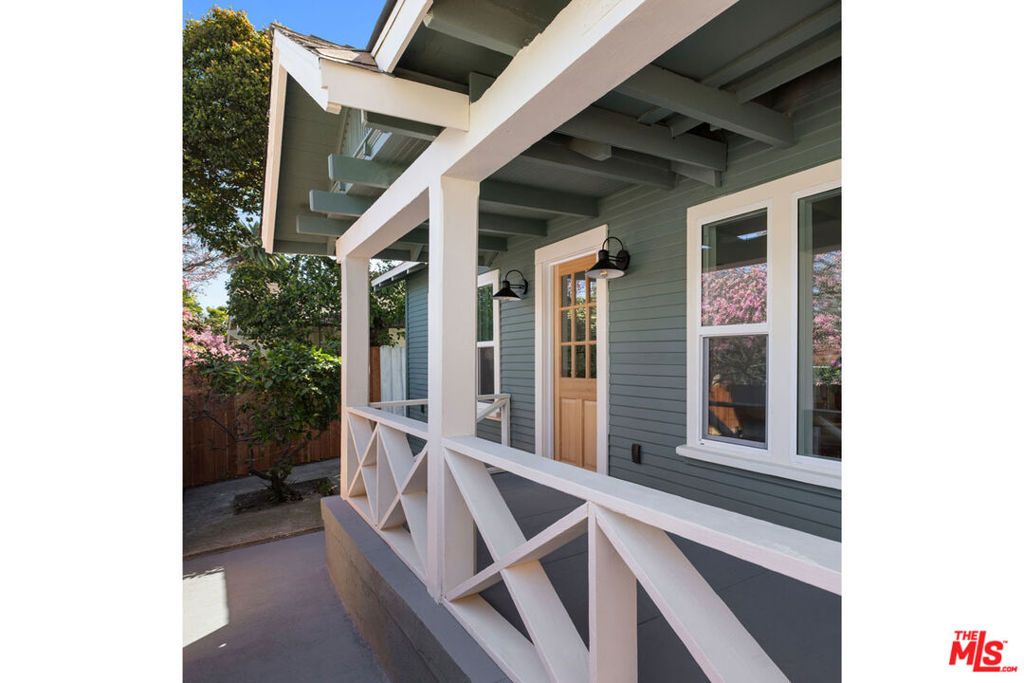 Image 2 of property listing at 1914 Bellevue Avenue, Los Angeles, CA 90026