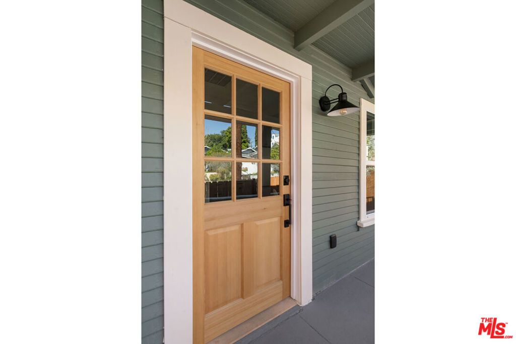 Image 4 of property listing at 1914 Bellevue Avenue, Los Angeles, CA 90026