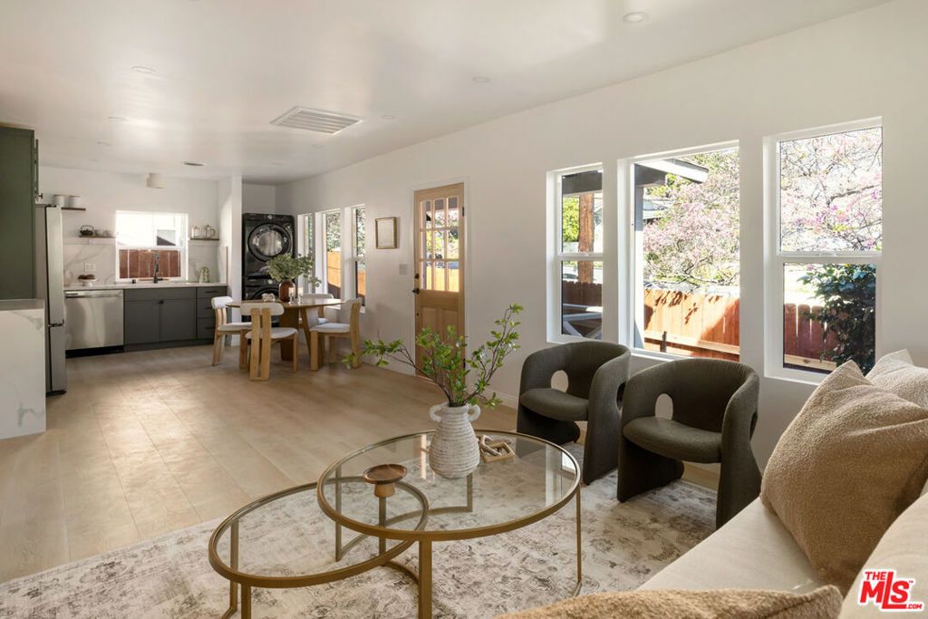 Image 6 of property listing at 1914 Bellevue Avenue, Los Angeles, CA 90026