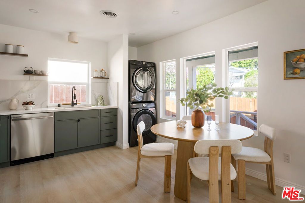 Image 9 of property listing at 1914 Bellevue Avenue, Los Angeles, CA 90026