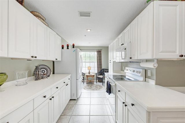 6821 FAIRVIEW TERRACE 6821, Bradenton, FL 34203