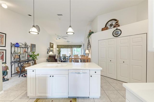 6821 FAIRVIEW TERRACE 6821, Bradenton, FL 34203