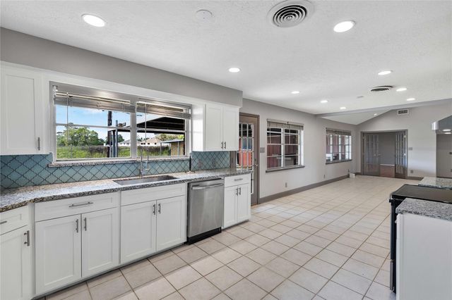 528 Beresford Street, Houston, TX 77015