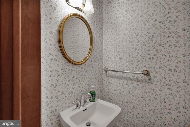 62 OAK LN, Lancaster, PA 17603