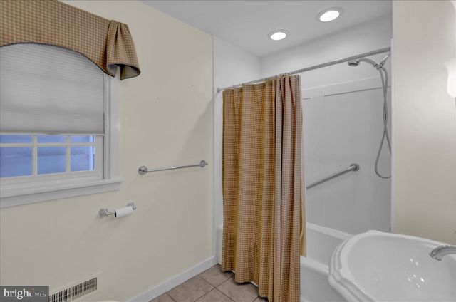 62 OAK LN, Lancaster, PA 17603