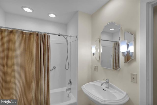 62 OAK LN, Lancaster, PA 17603